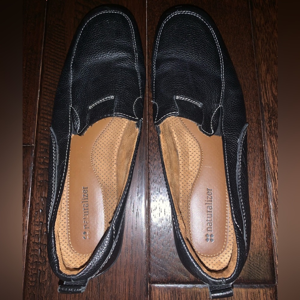Women’s Black Naturalizer Loafers